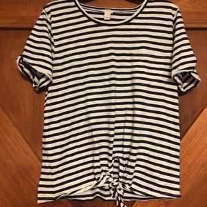 Linen pocket tee w tie front